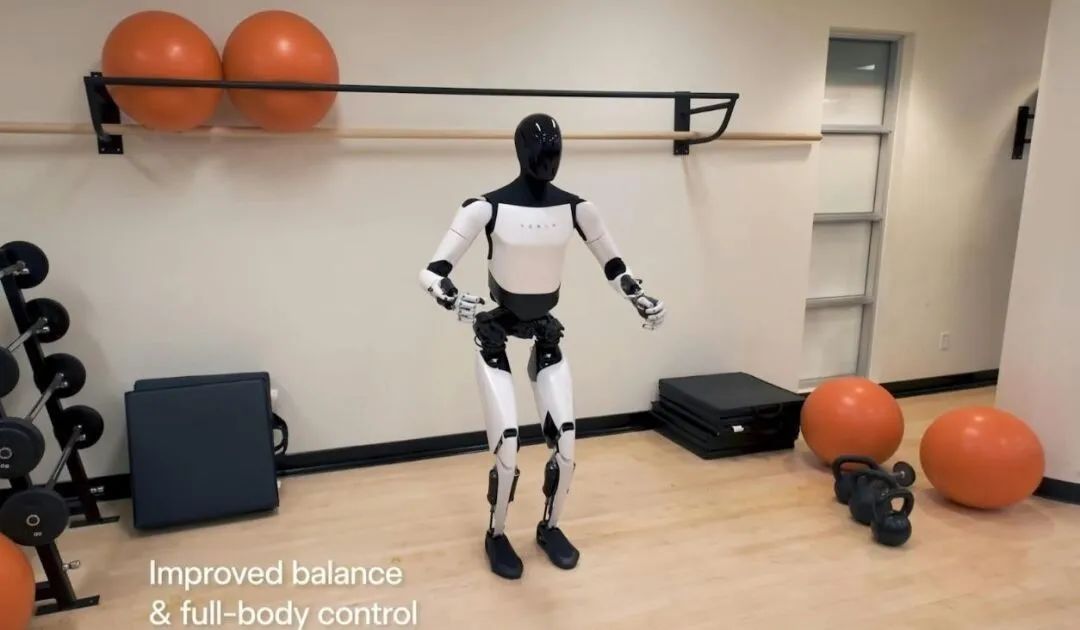 特斯拉机器人“进厂打工”04